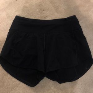Black 4” lululemon shorts